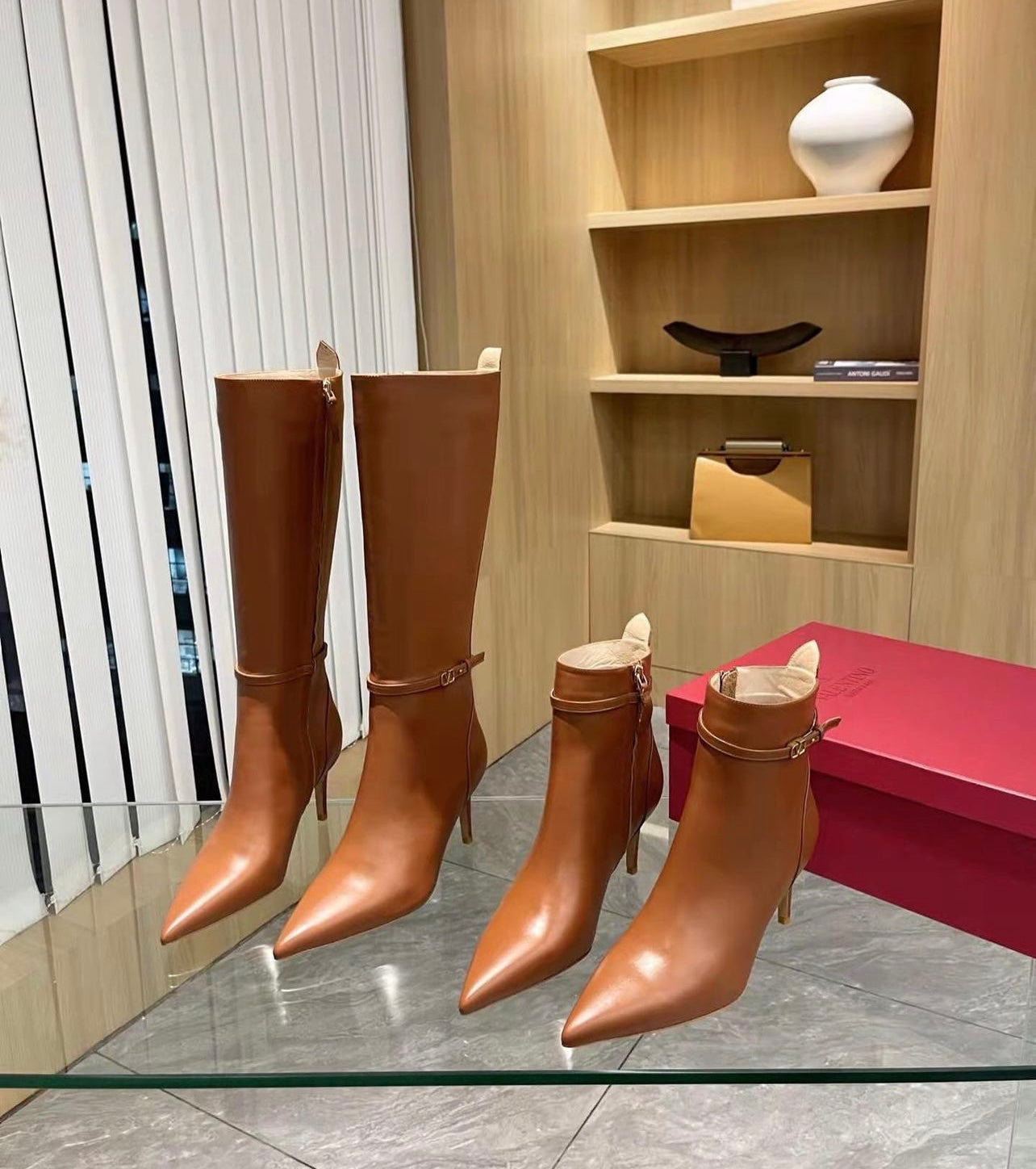 V Logo Boots
