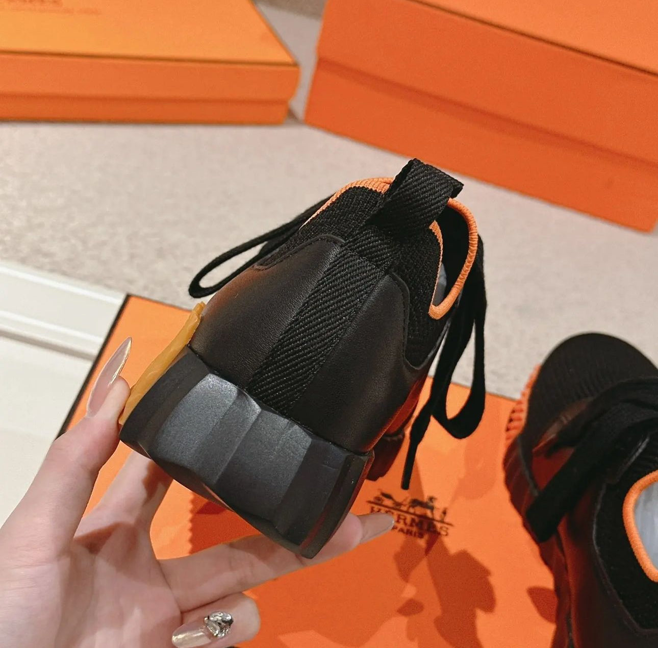 Bouncing Sneaker