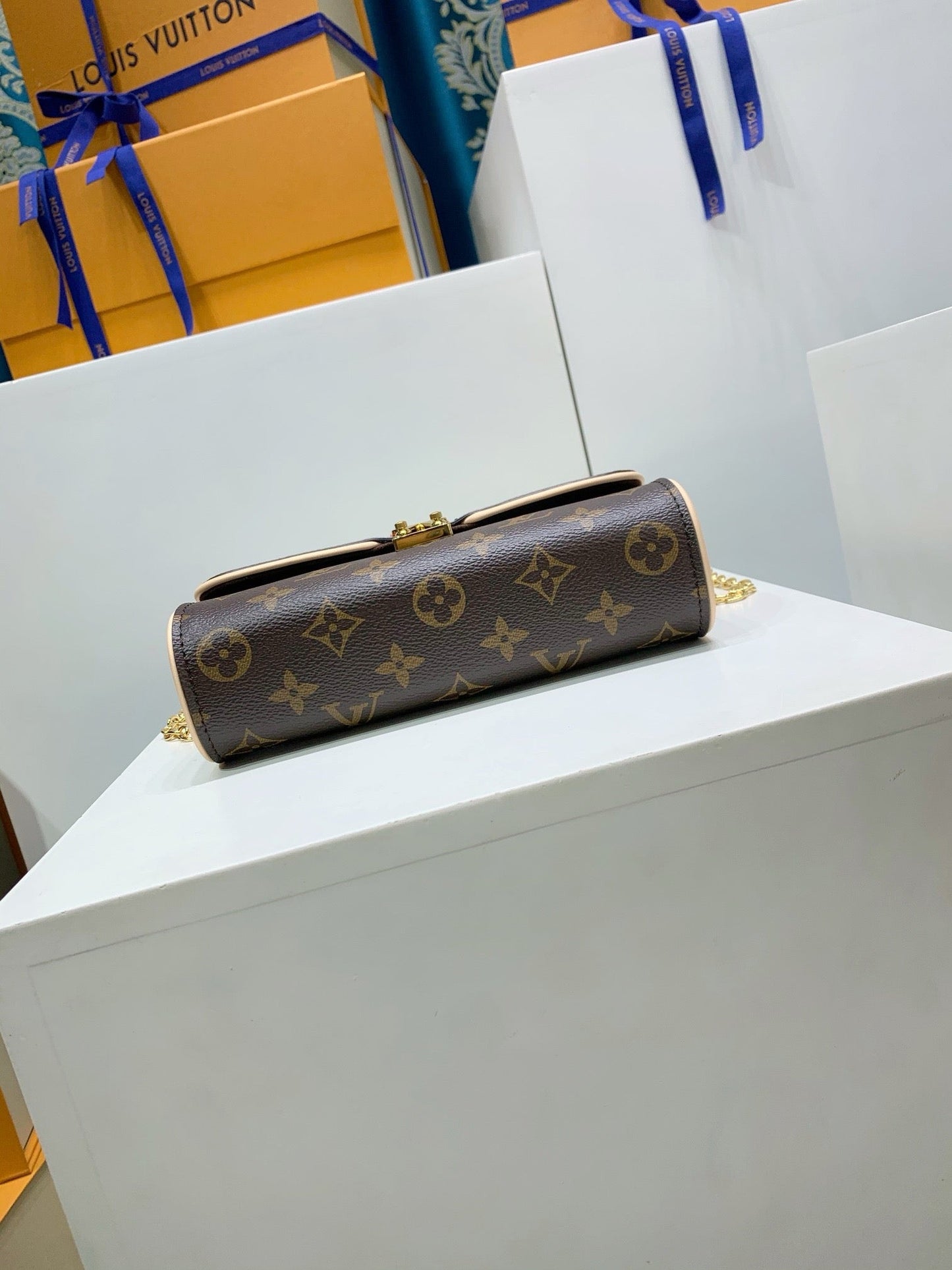 Camille Pochette