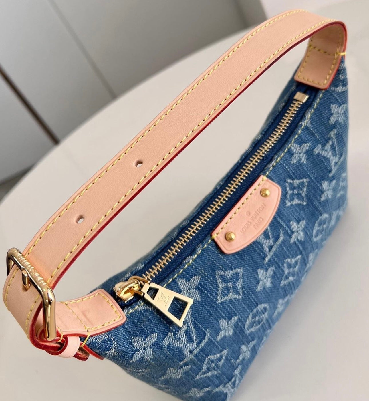 Hills Pochette