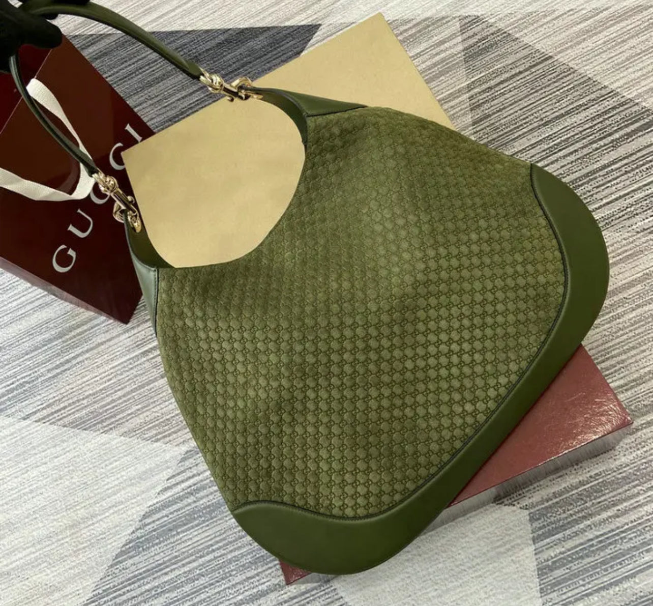 GG Medium Shoulder Bag