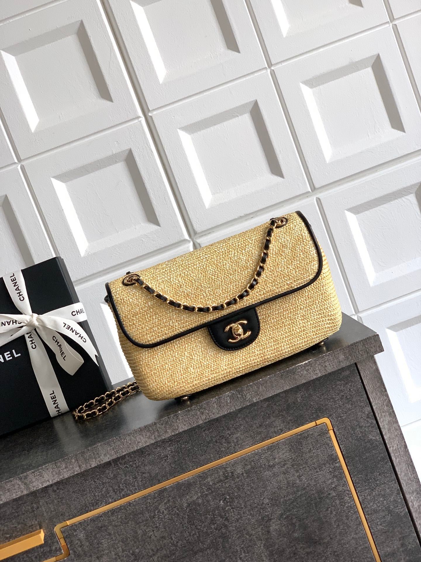 Raffia Classic Flap