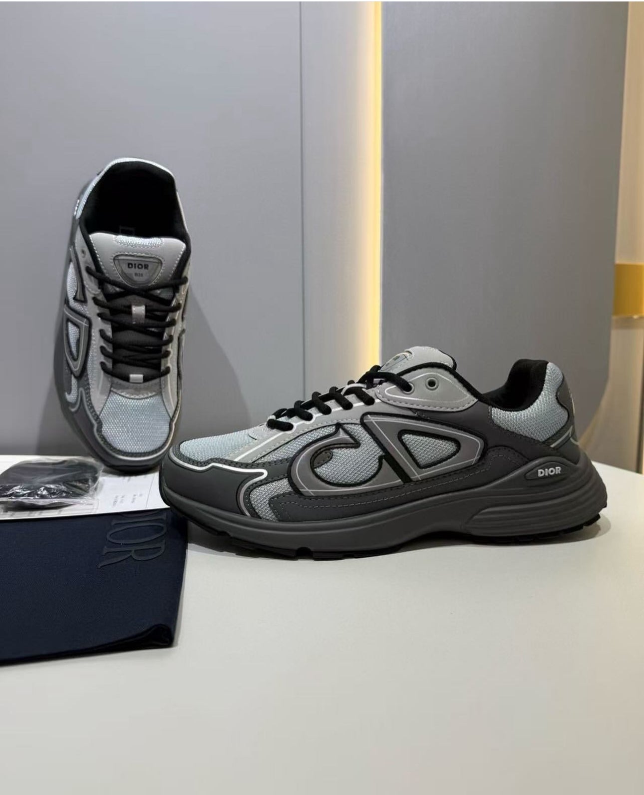 B30 Sneaker