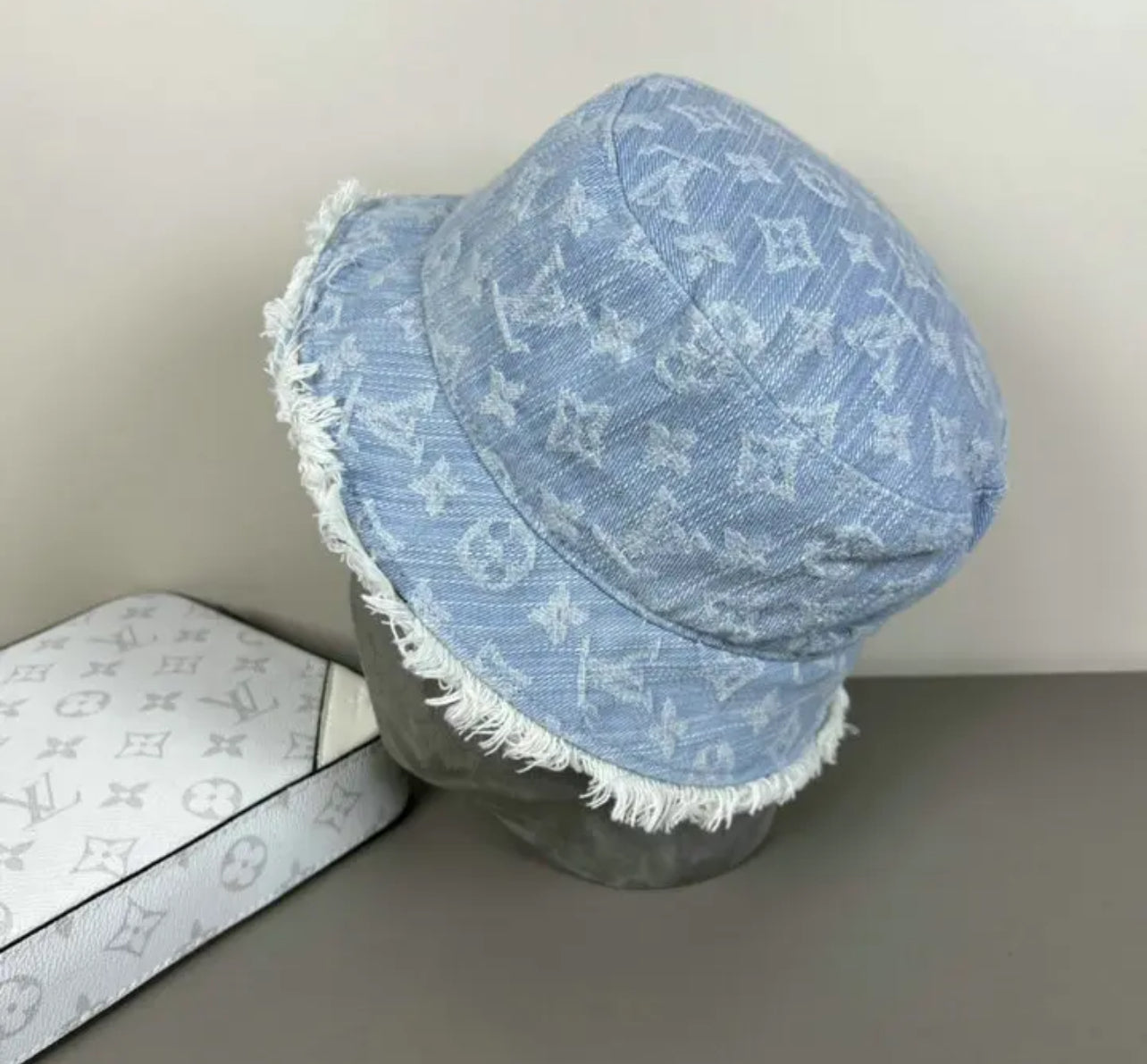 Logo Hat