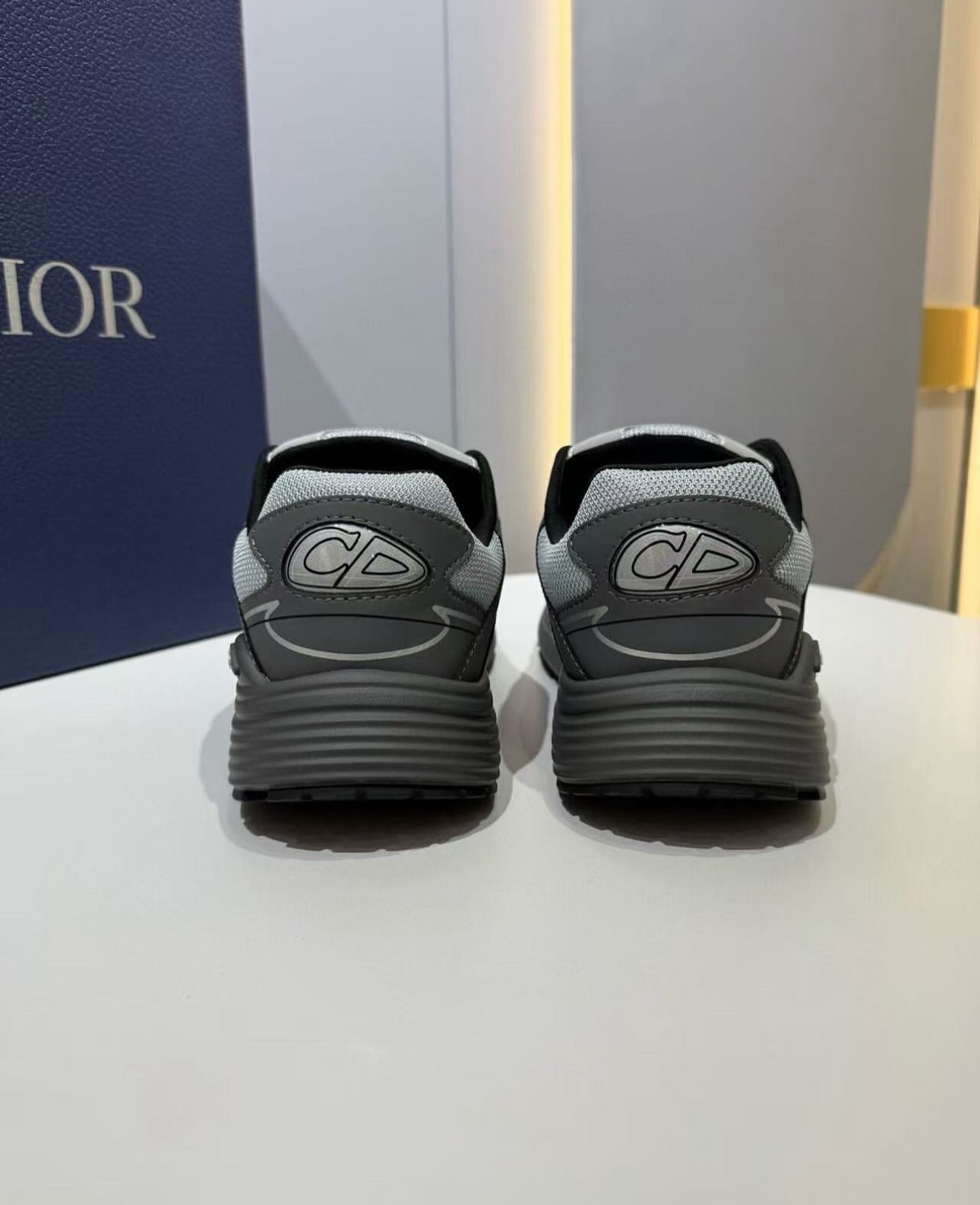 B30 Sneaker
