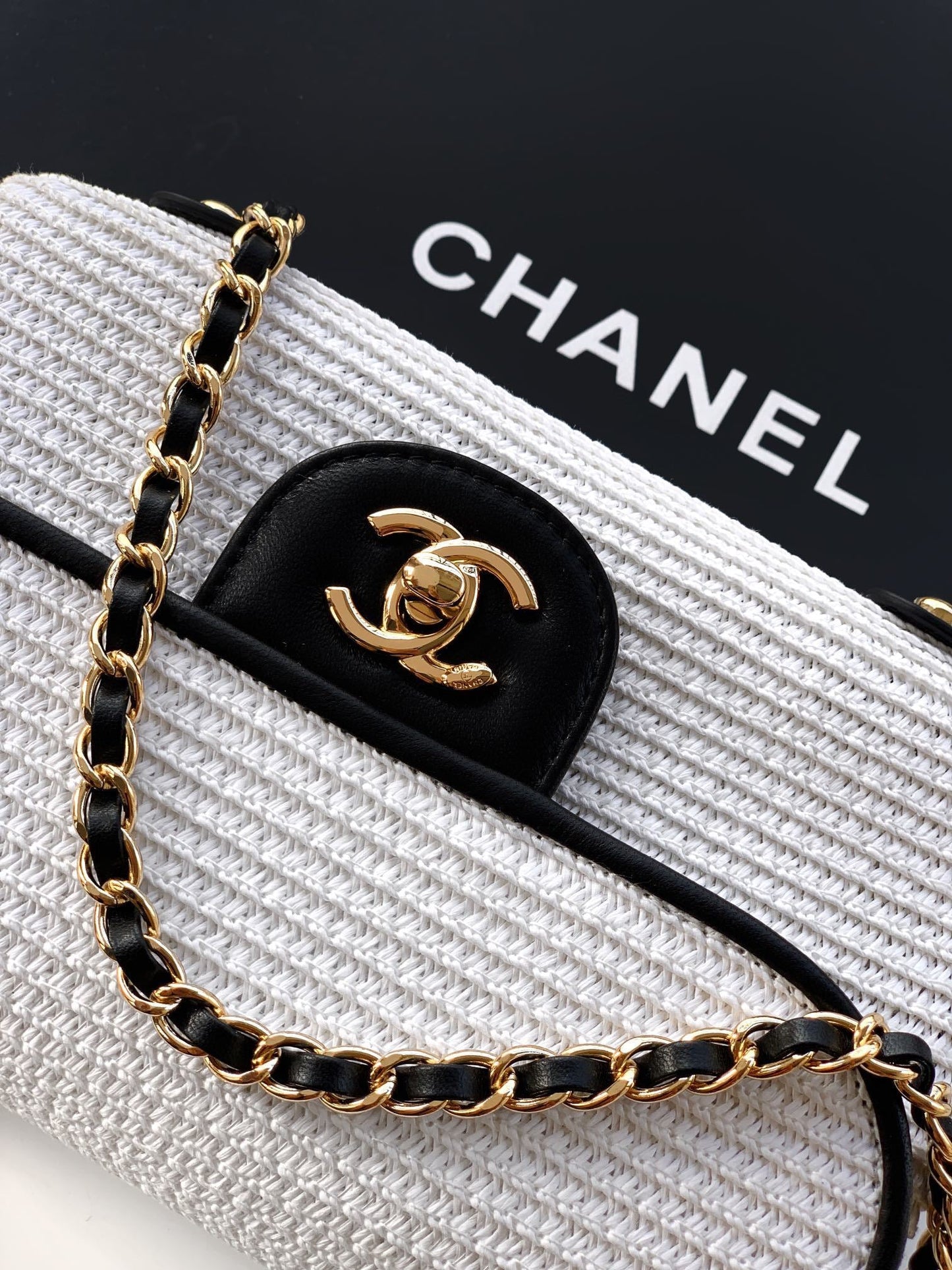 Raffia Classic Flap