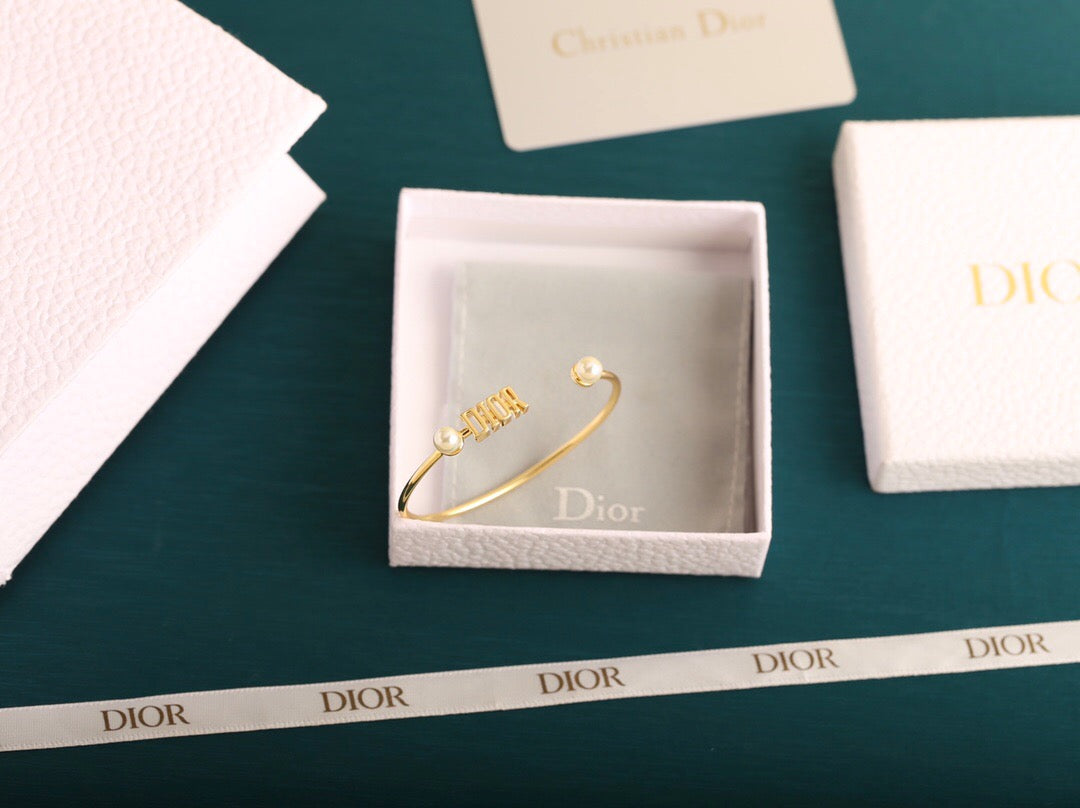CD Pearl Bangle