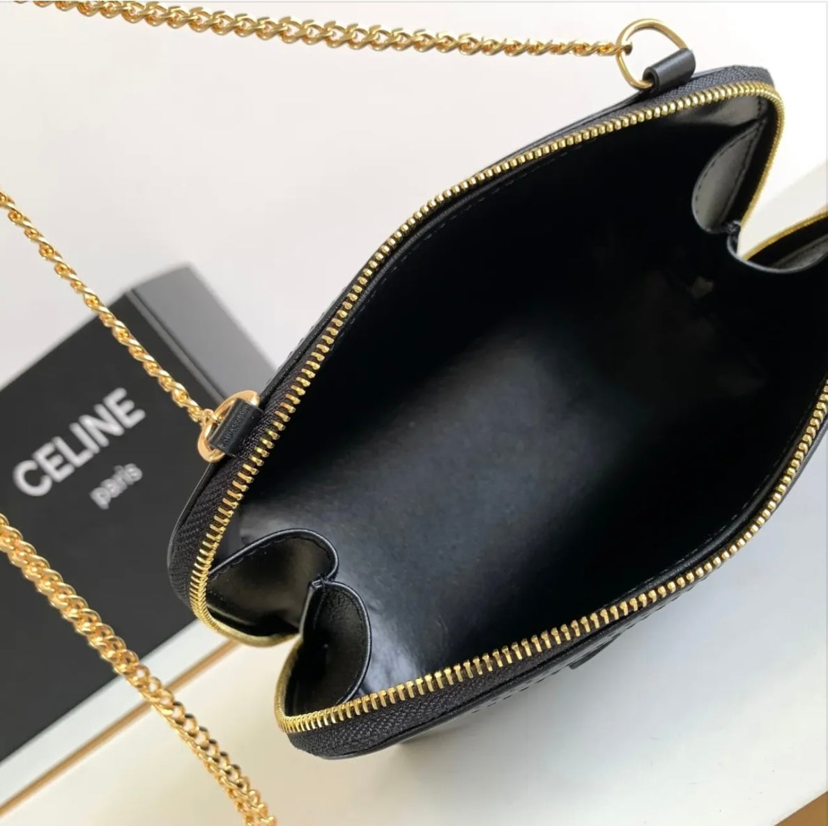 Triomphe Chain Pouch