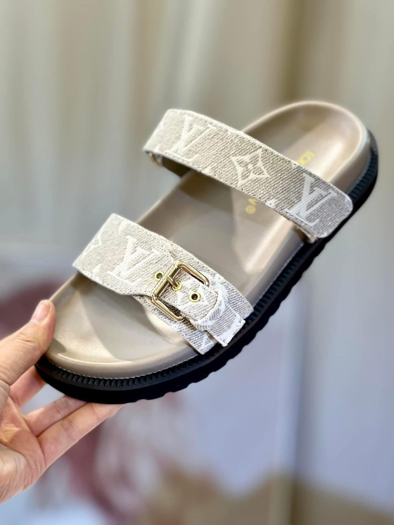 L Sandals