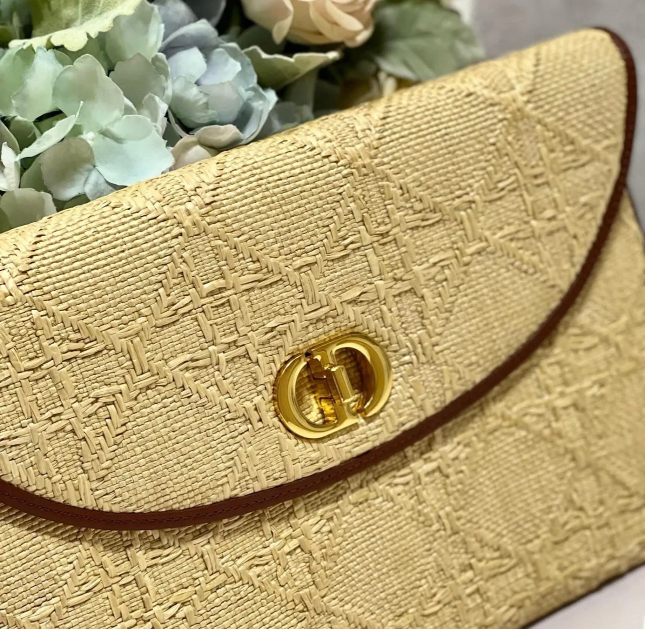 Avenue Pouch