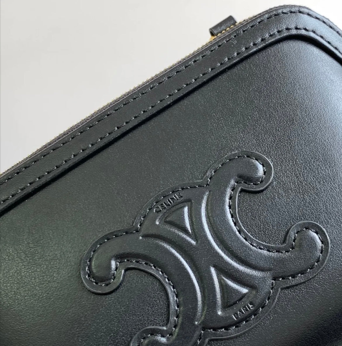 Triomphe Chain Pouch