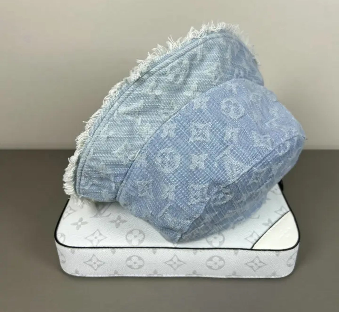 Logo Hat