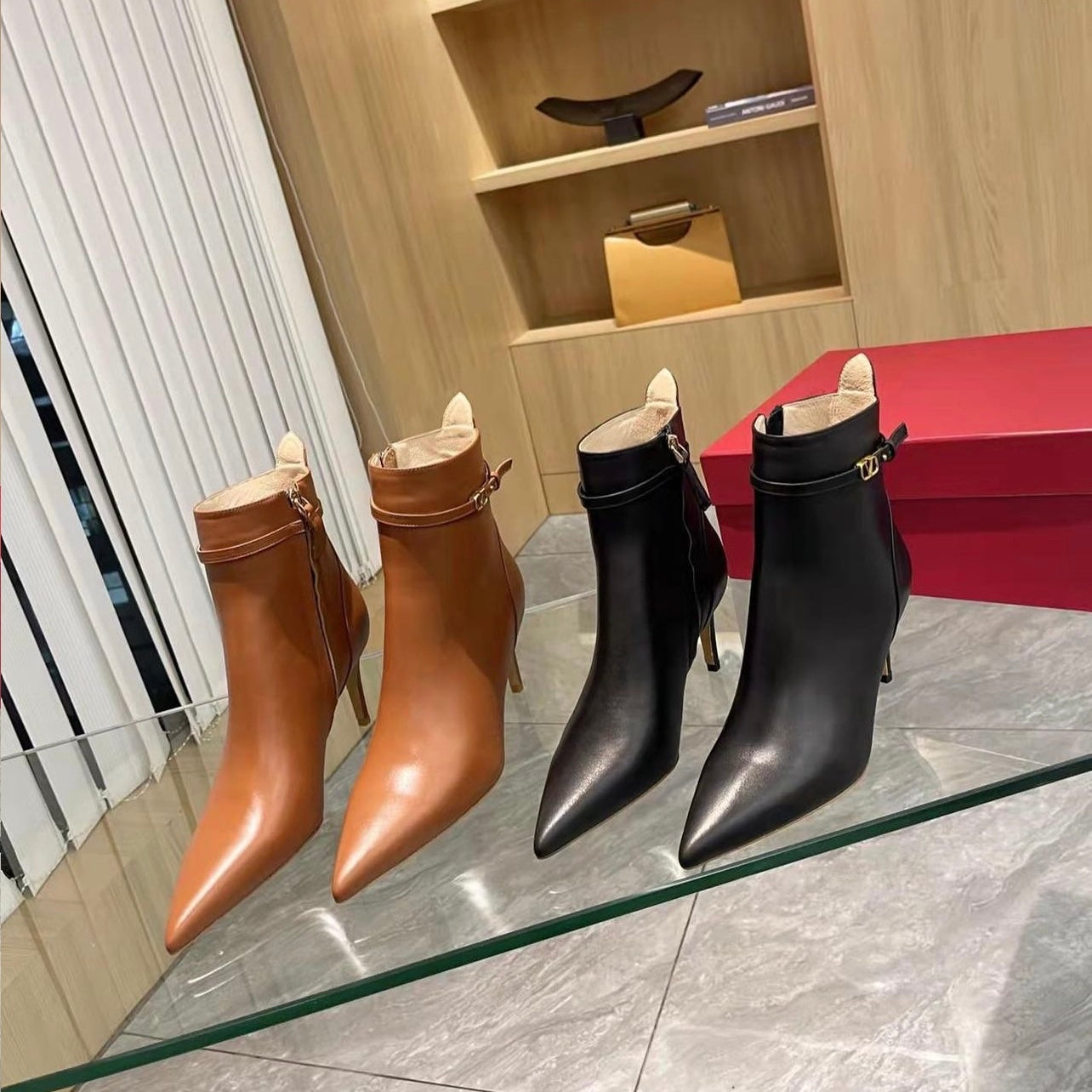 V Logo Boots
