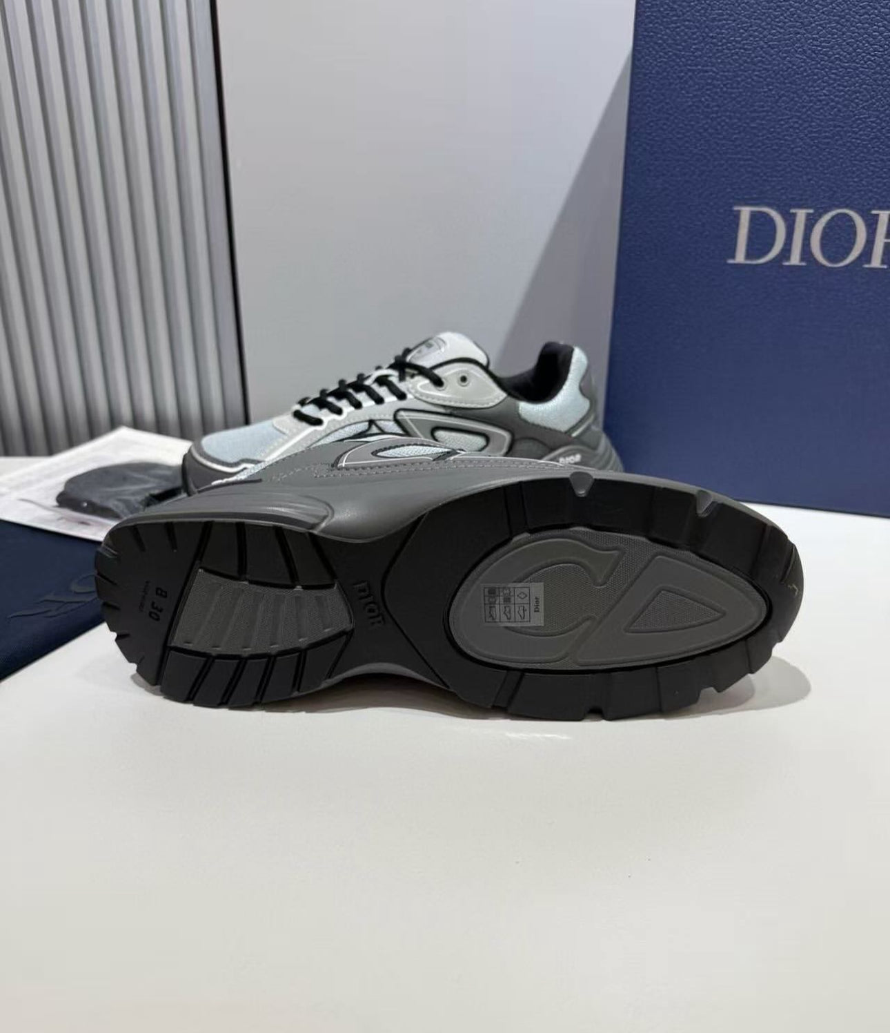 B30 Sneaker
