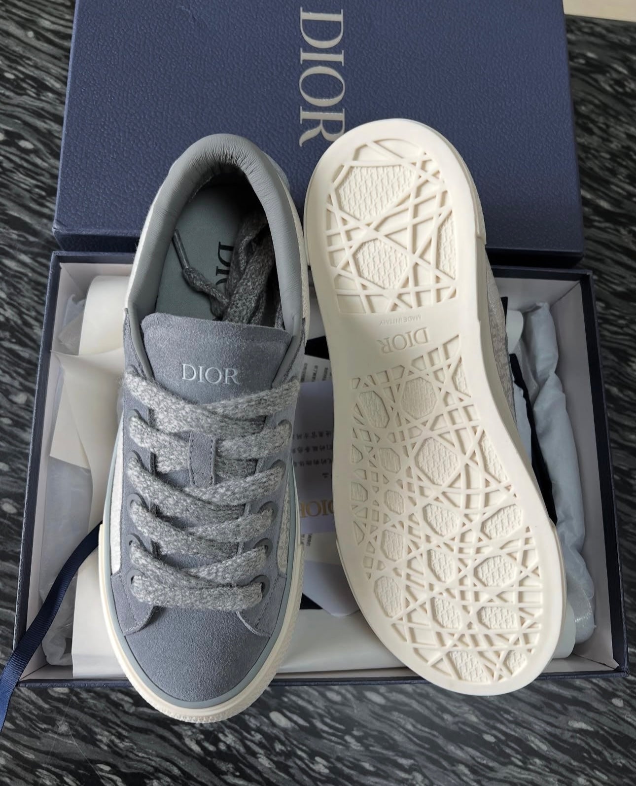 B33 Sneaker