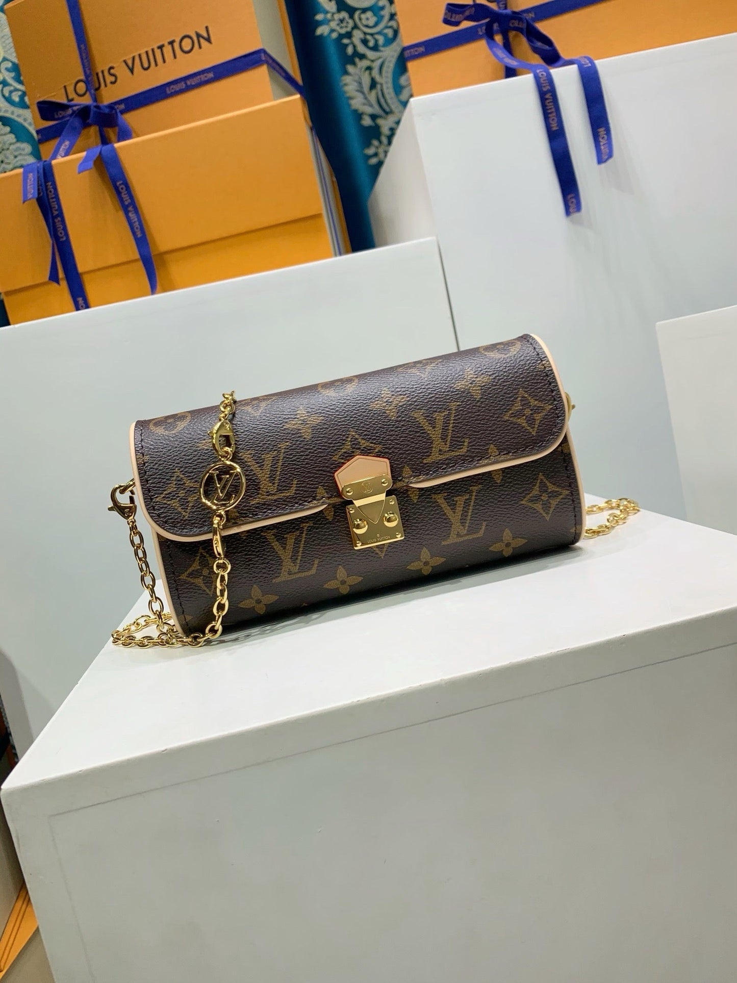 Camille Pochette