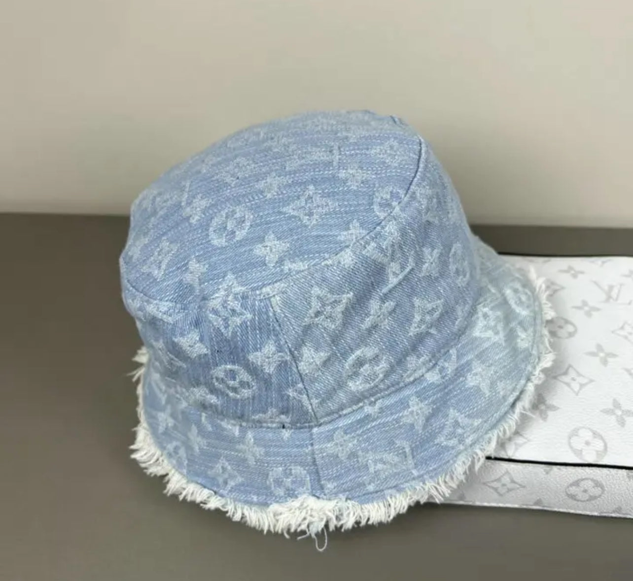 Logo Hat