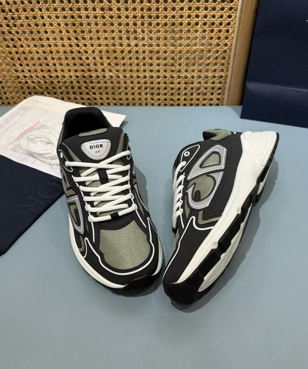 B30 Sneaker