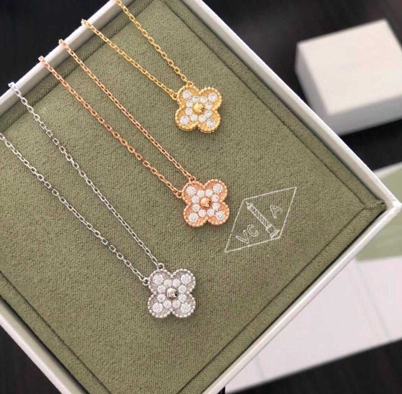 Alhambra Pendant