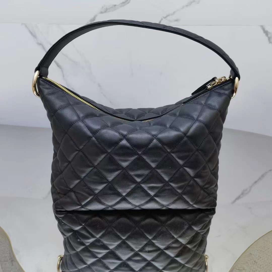 CC Maxi Hobo