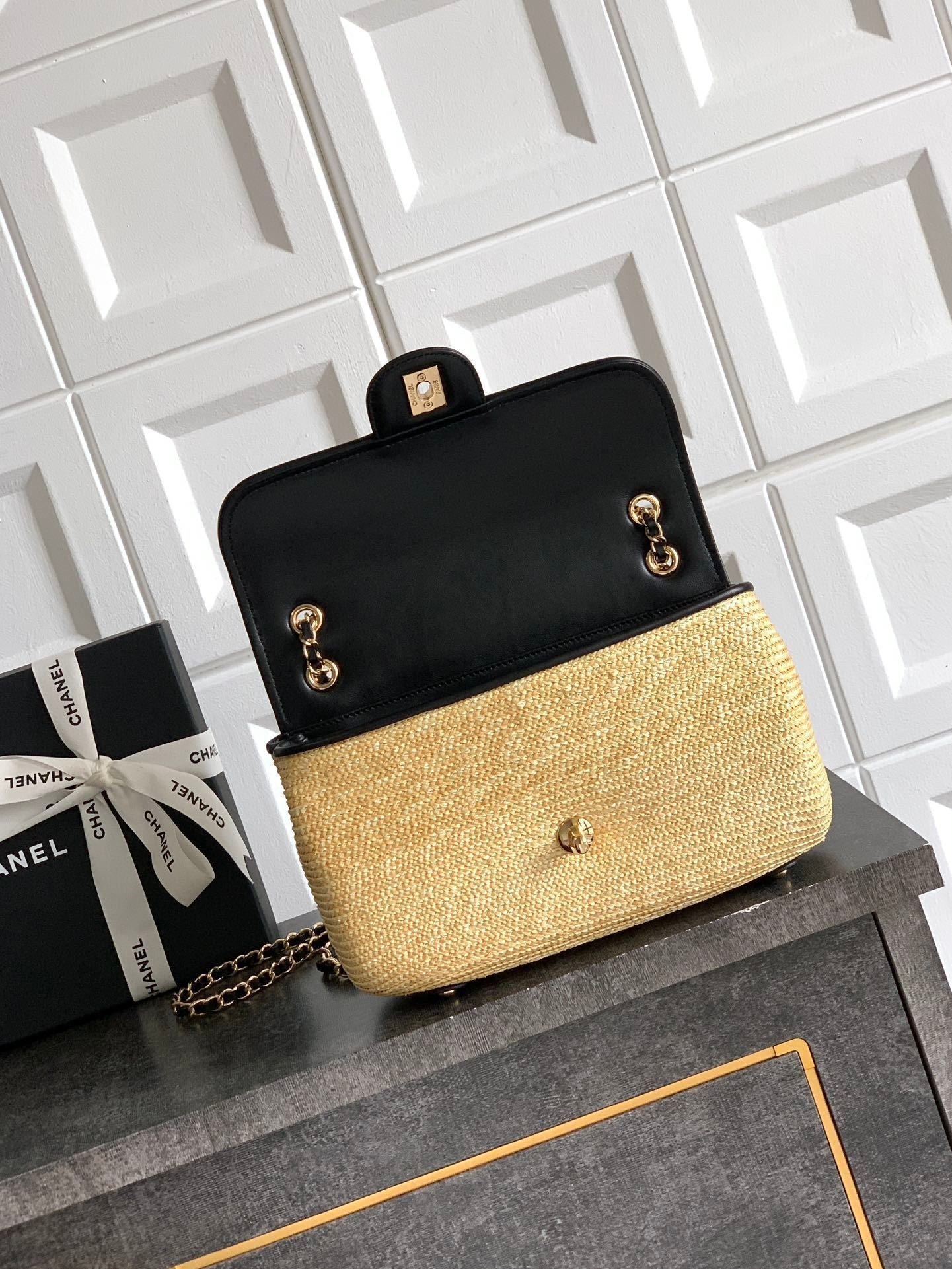 Raffia Classic Flap