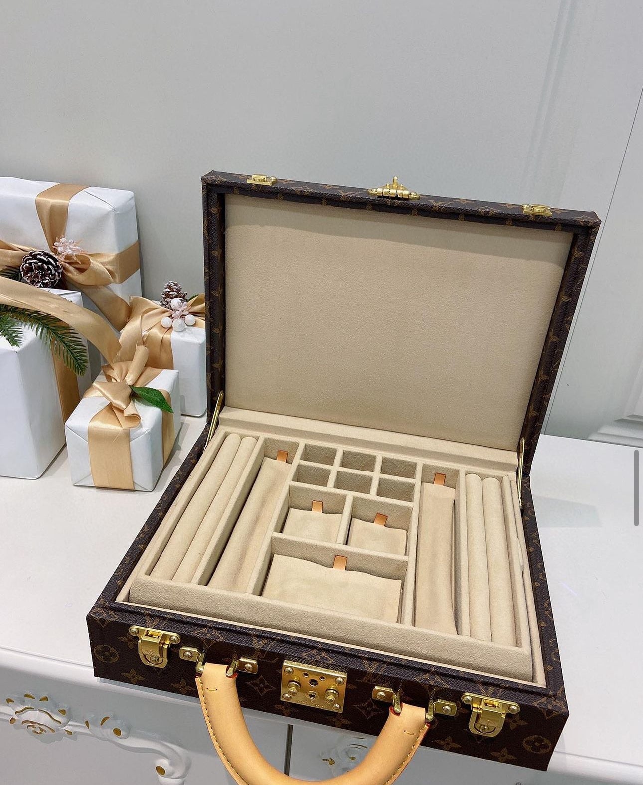 Boite Jewellery Case