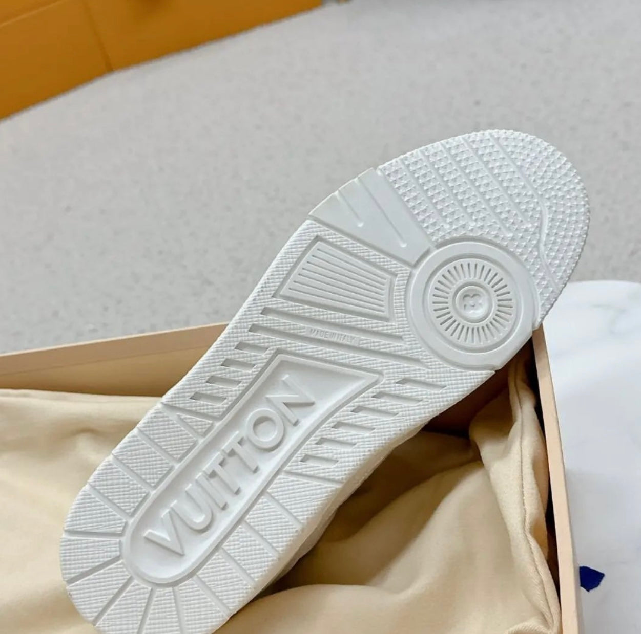 Logo Sneaker