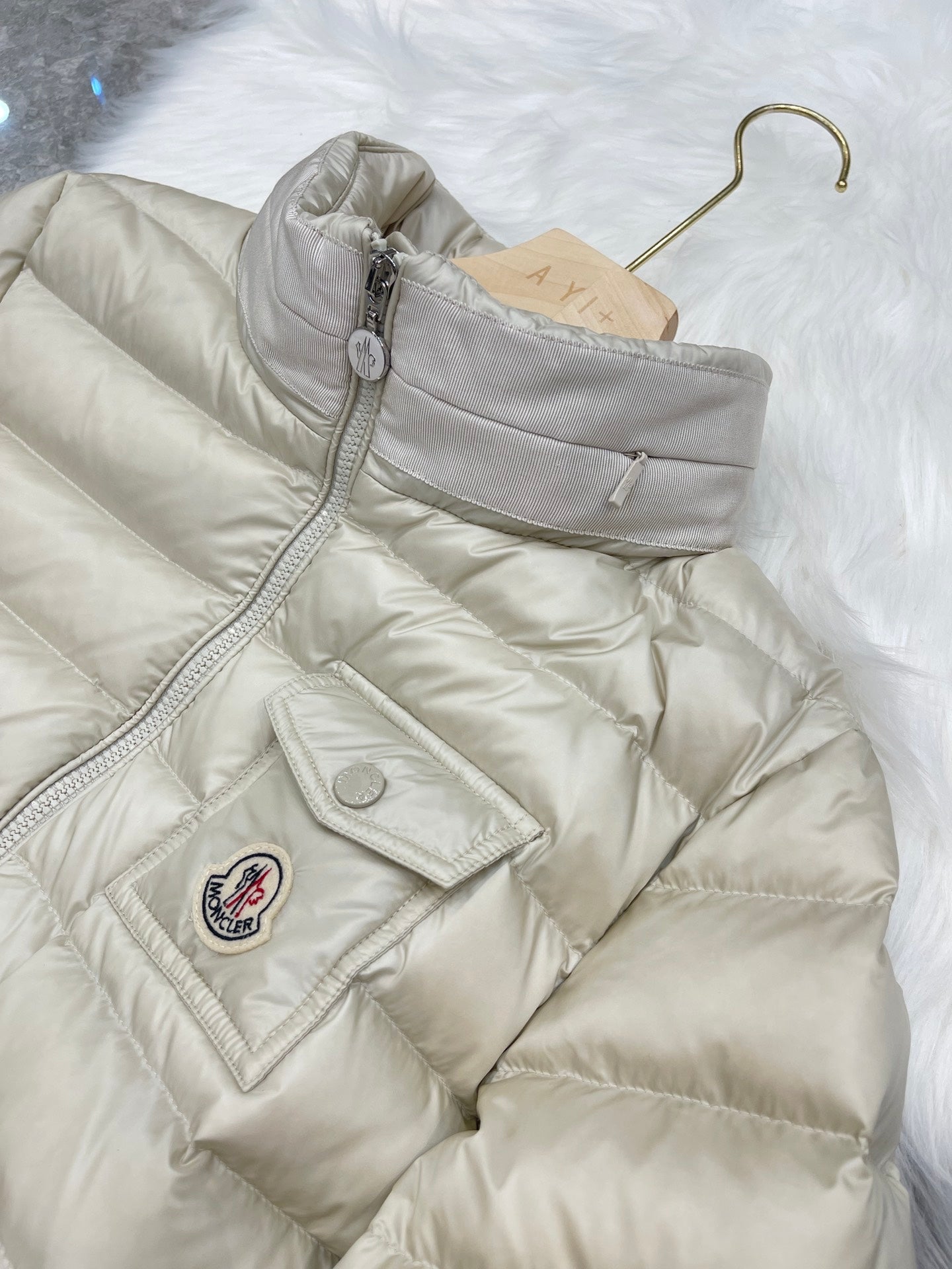 Logo Coat