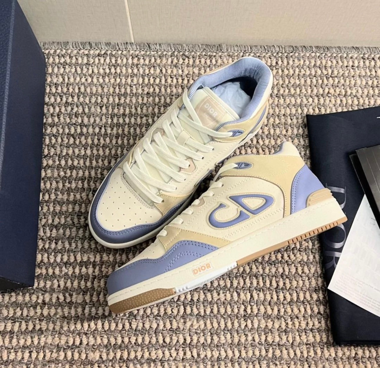 B57 Sneaker