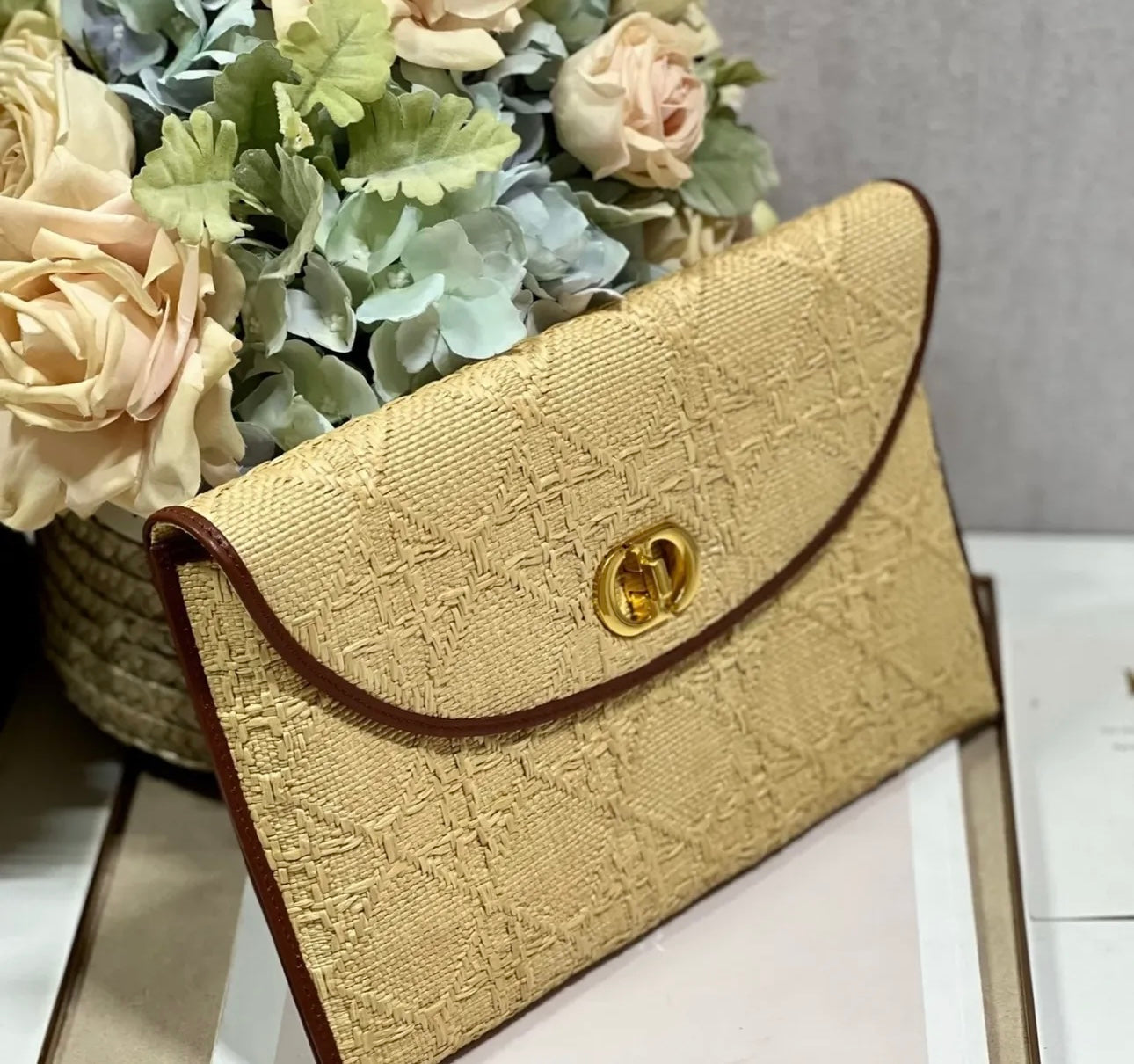 Avenue Pouch