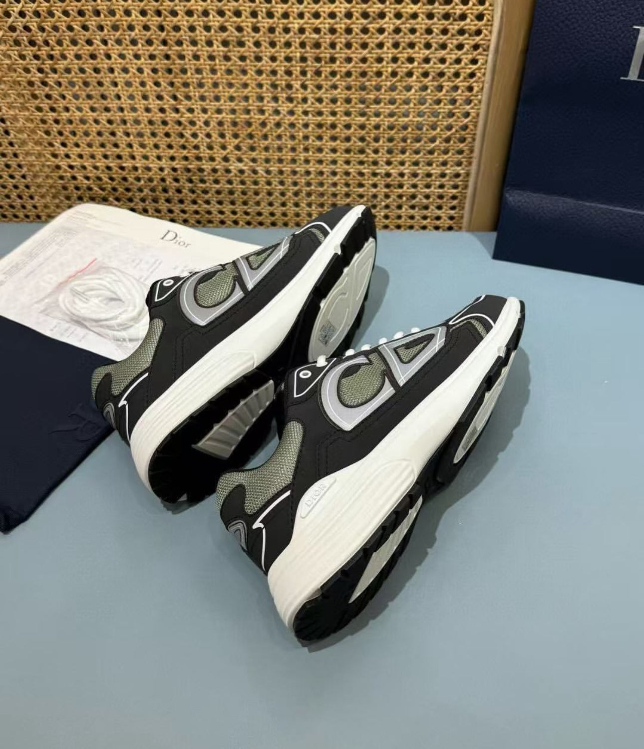 B30 Sneaker