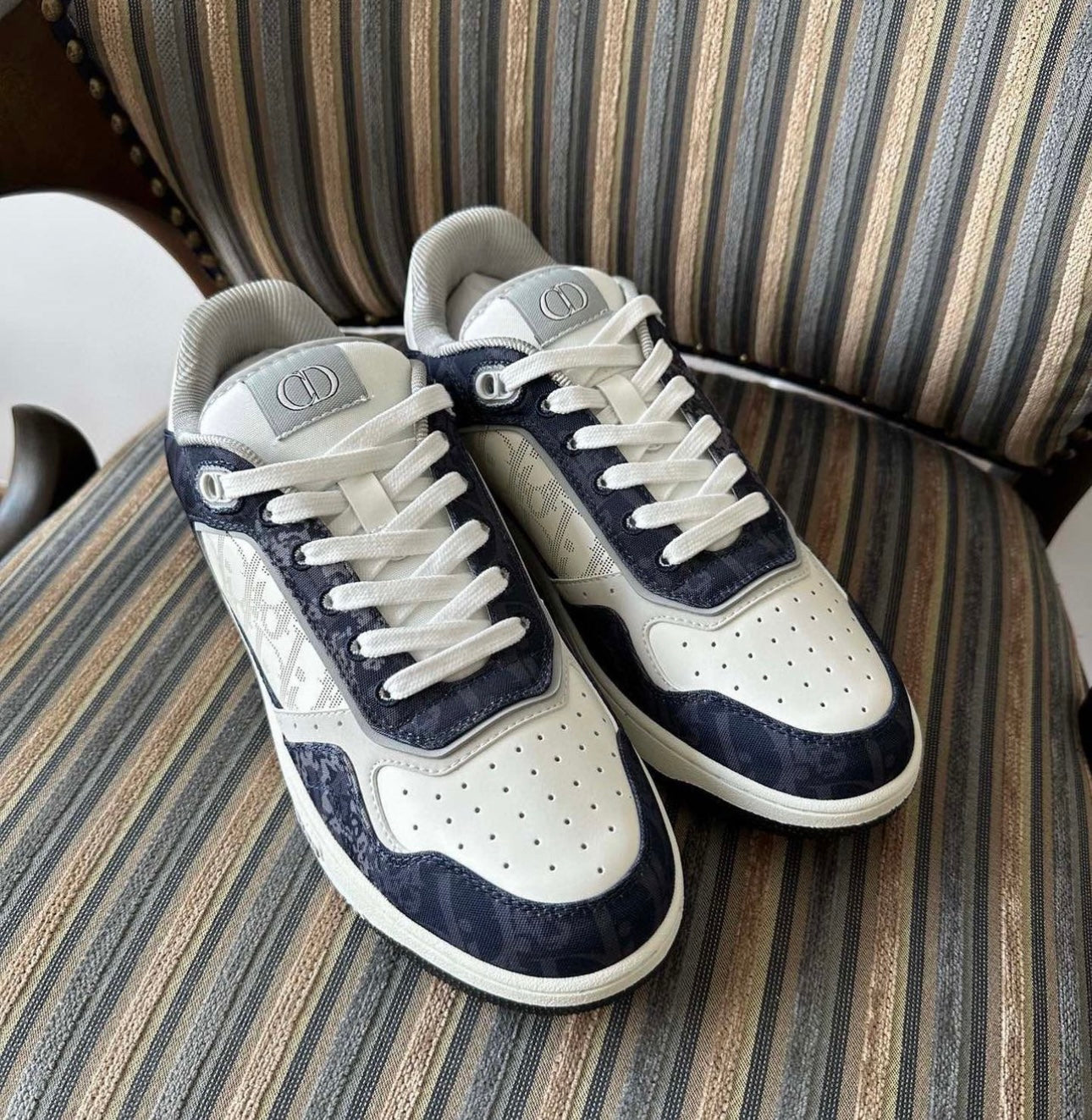B27 Sneaker