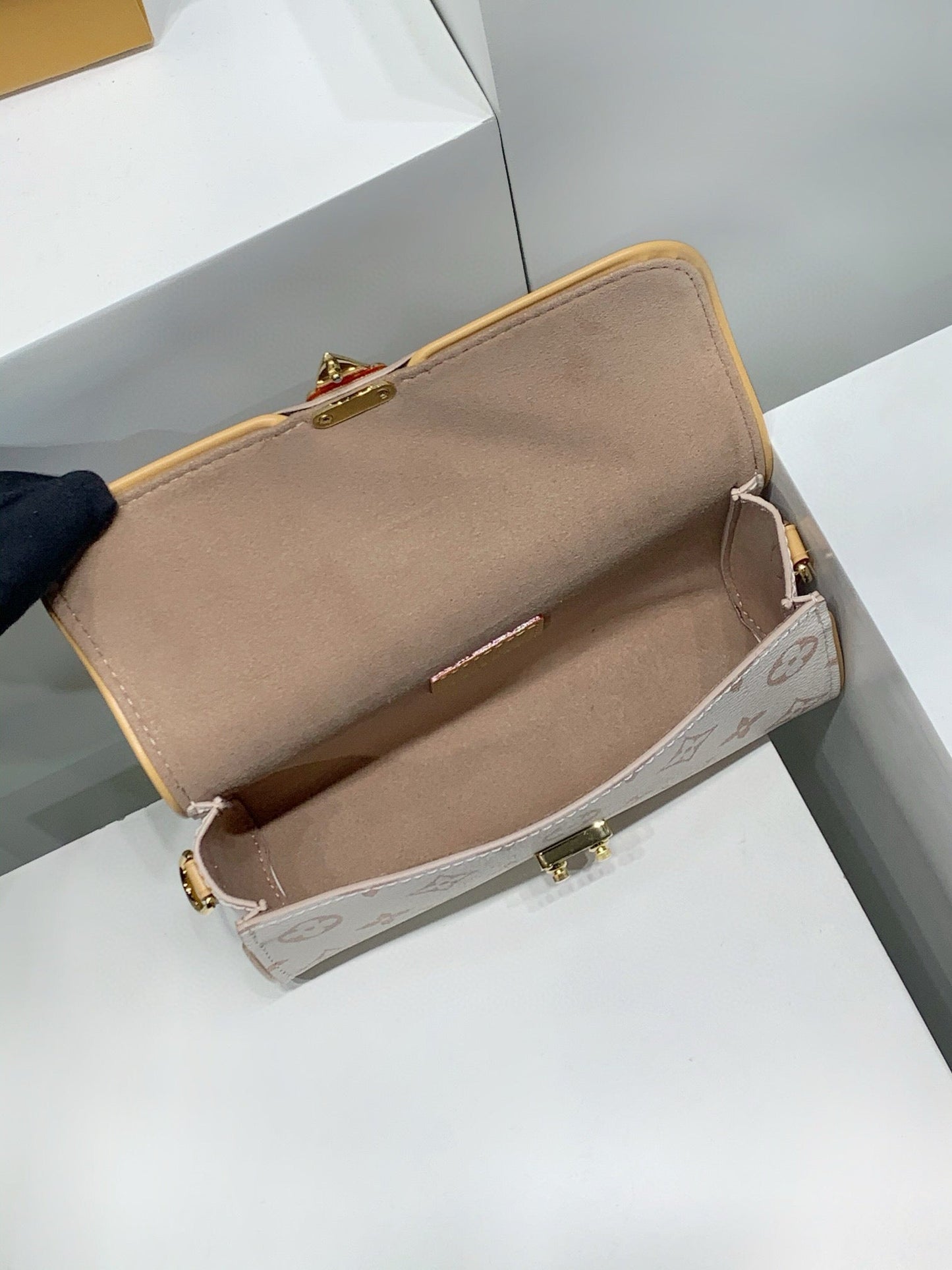 Camille Pochette