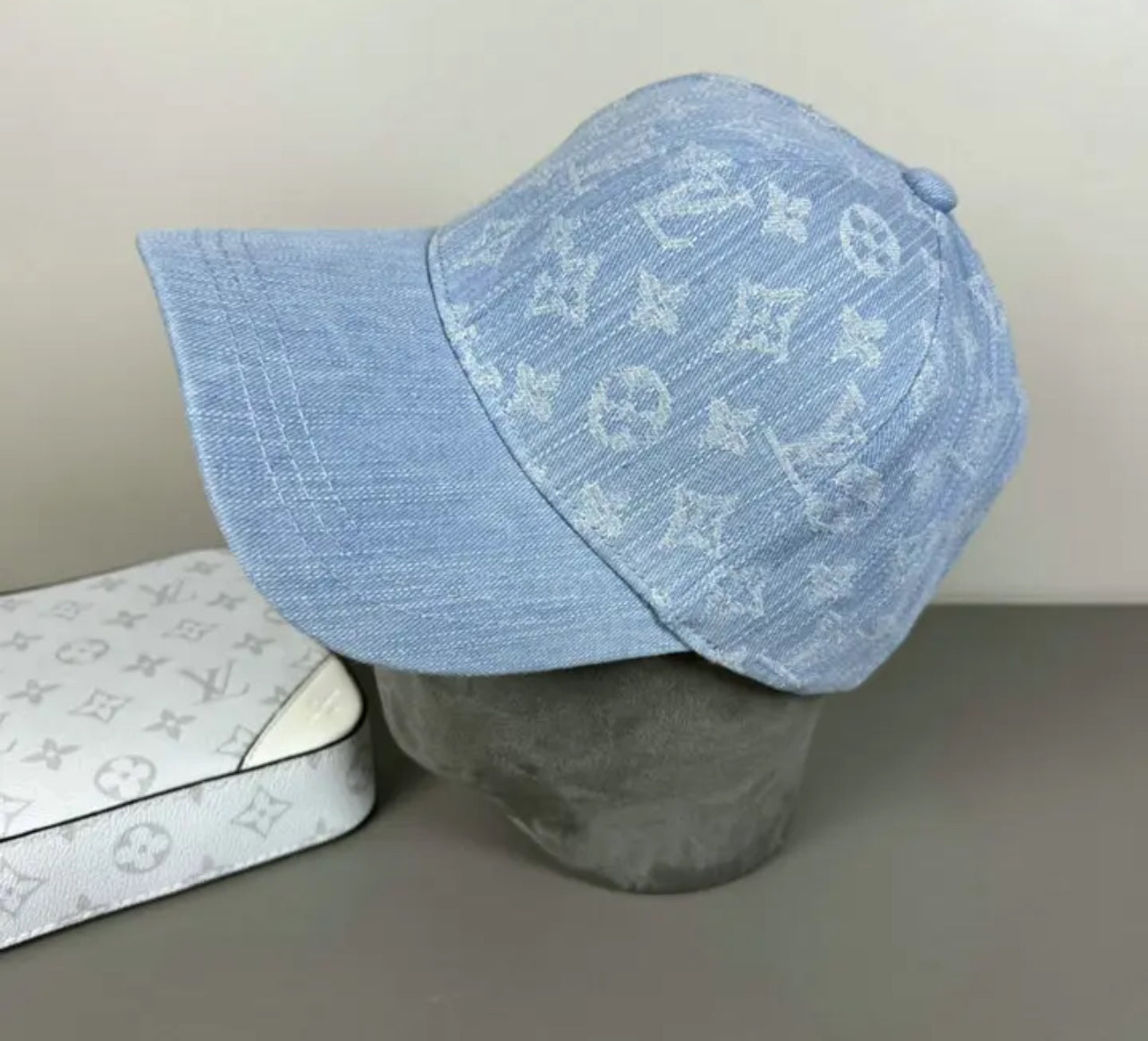 Logo Hat