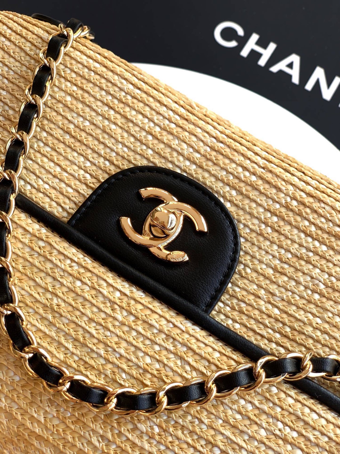 Raffia Classic Flap