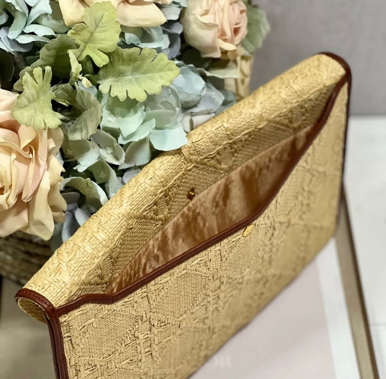 Avenue Pouch