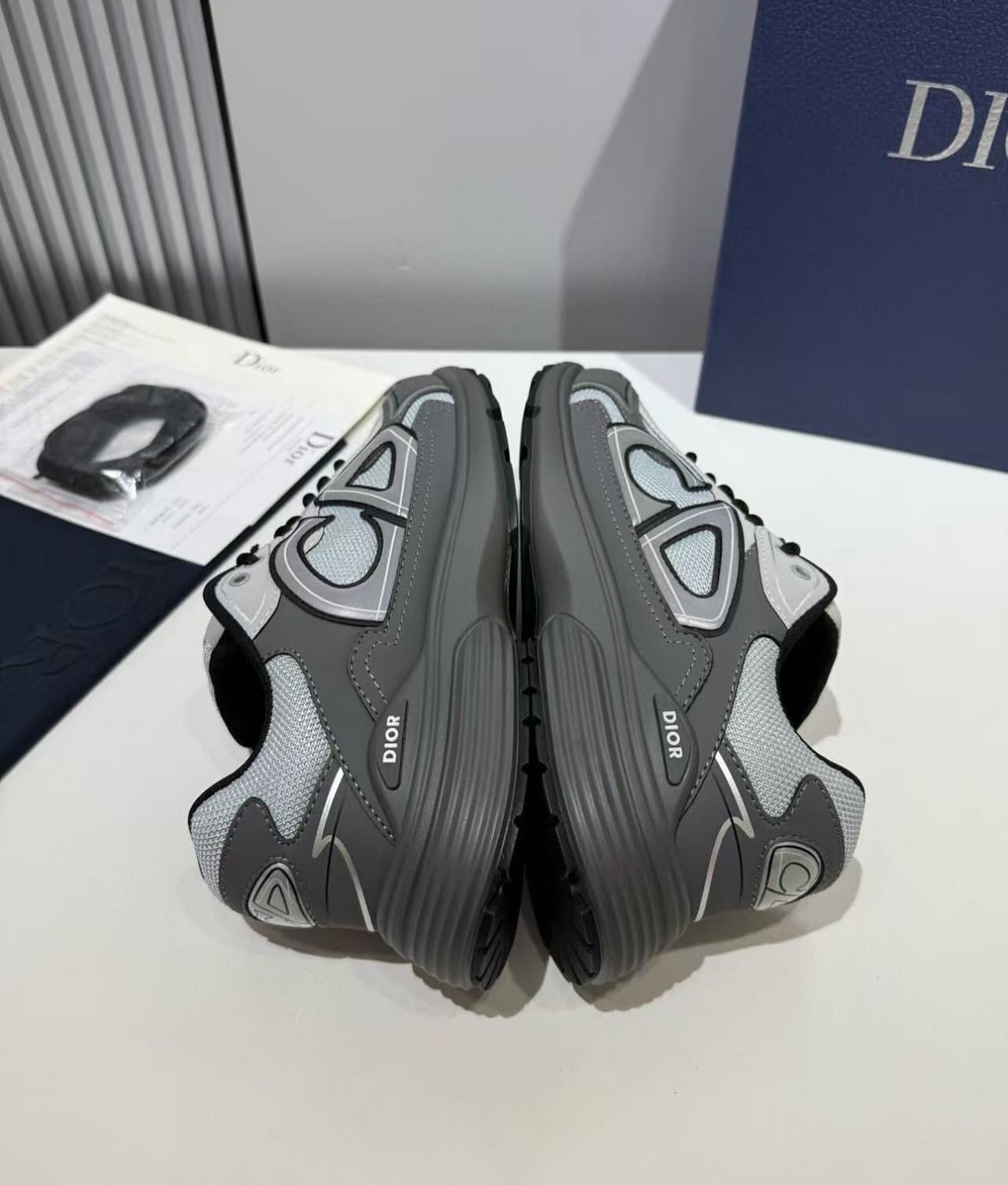 B30 Sneaker