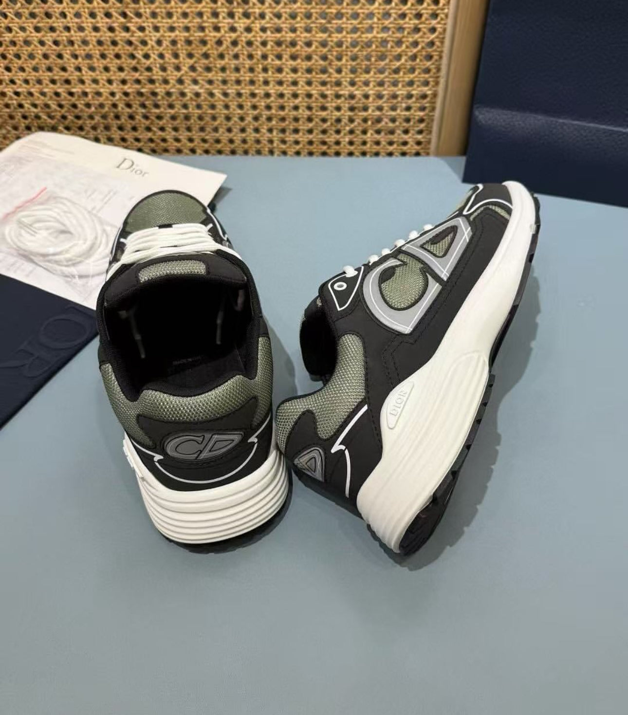 B30 Sneaker