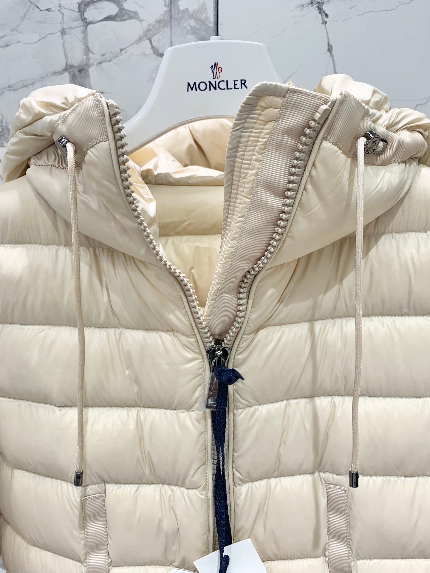 Logo Coat