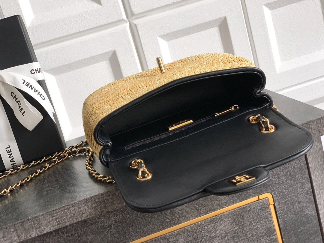 Raffia Classic Flap