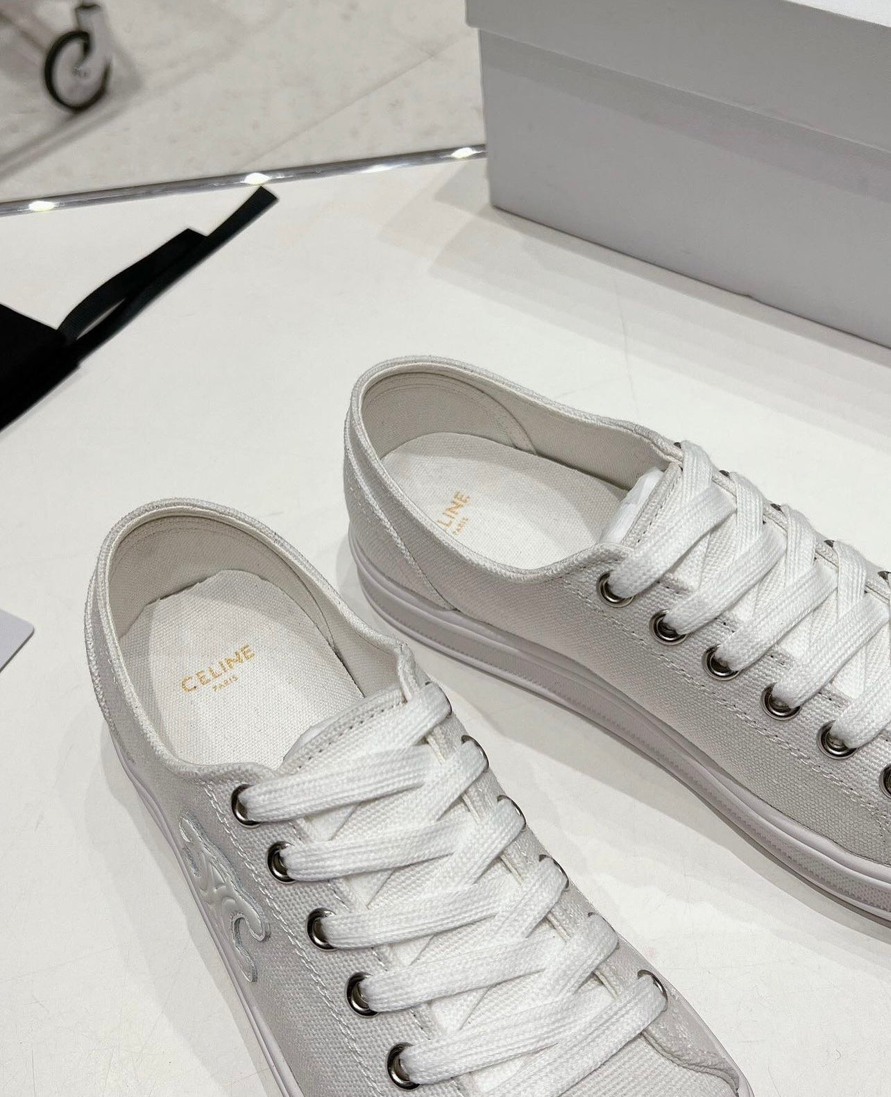 Triomphe Trainers