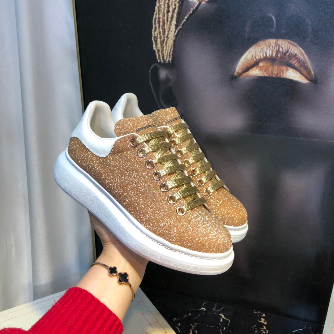 Oversized Sneaker Gold Glitter