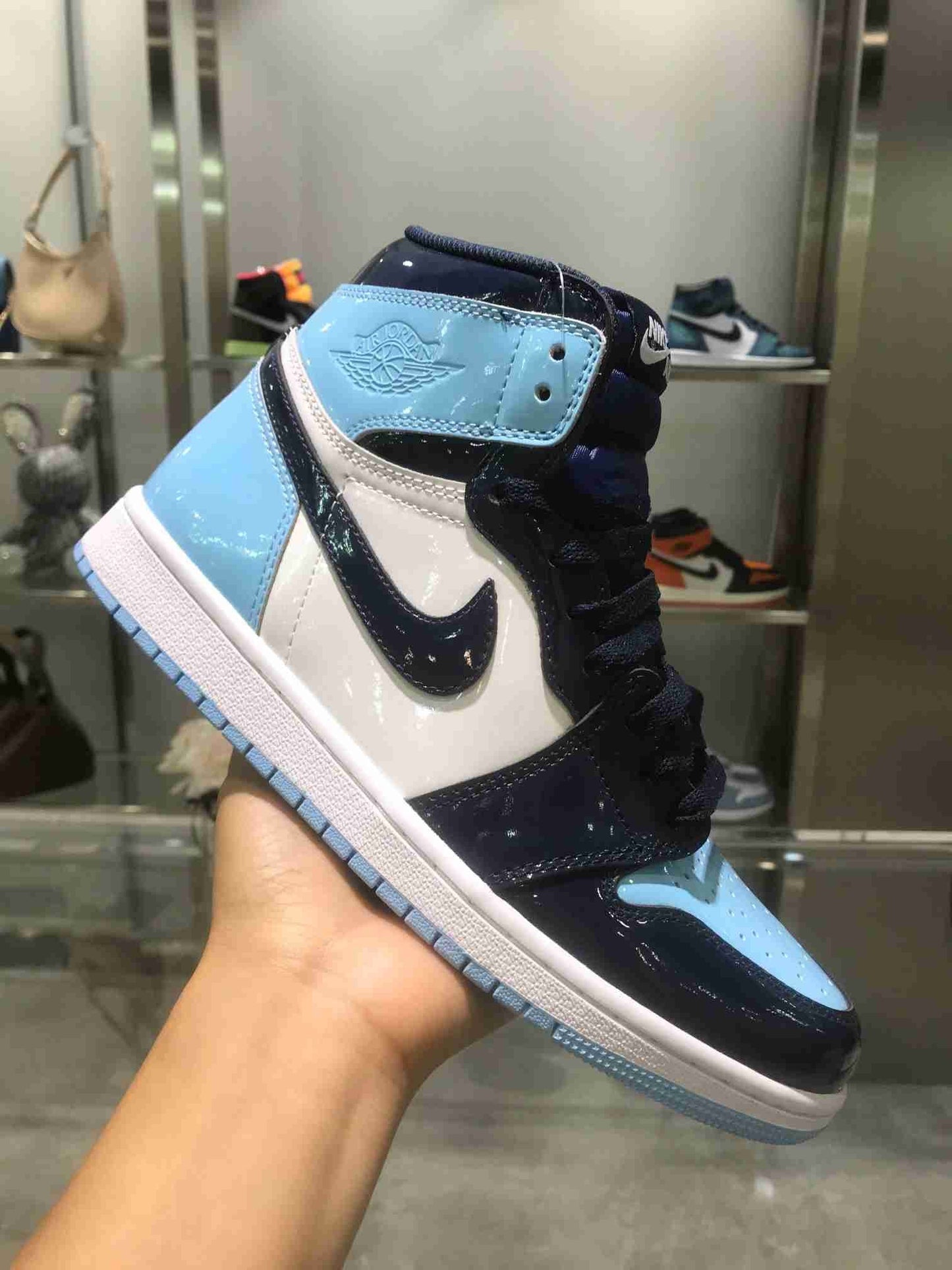 AJ 1