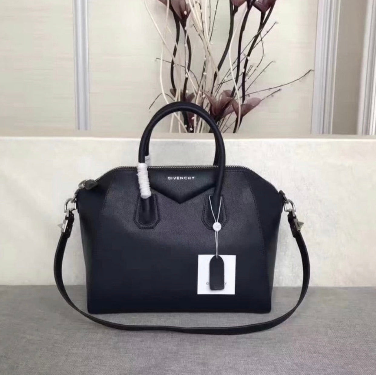 Antigona Grained Leather