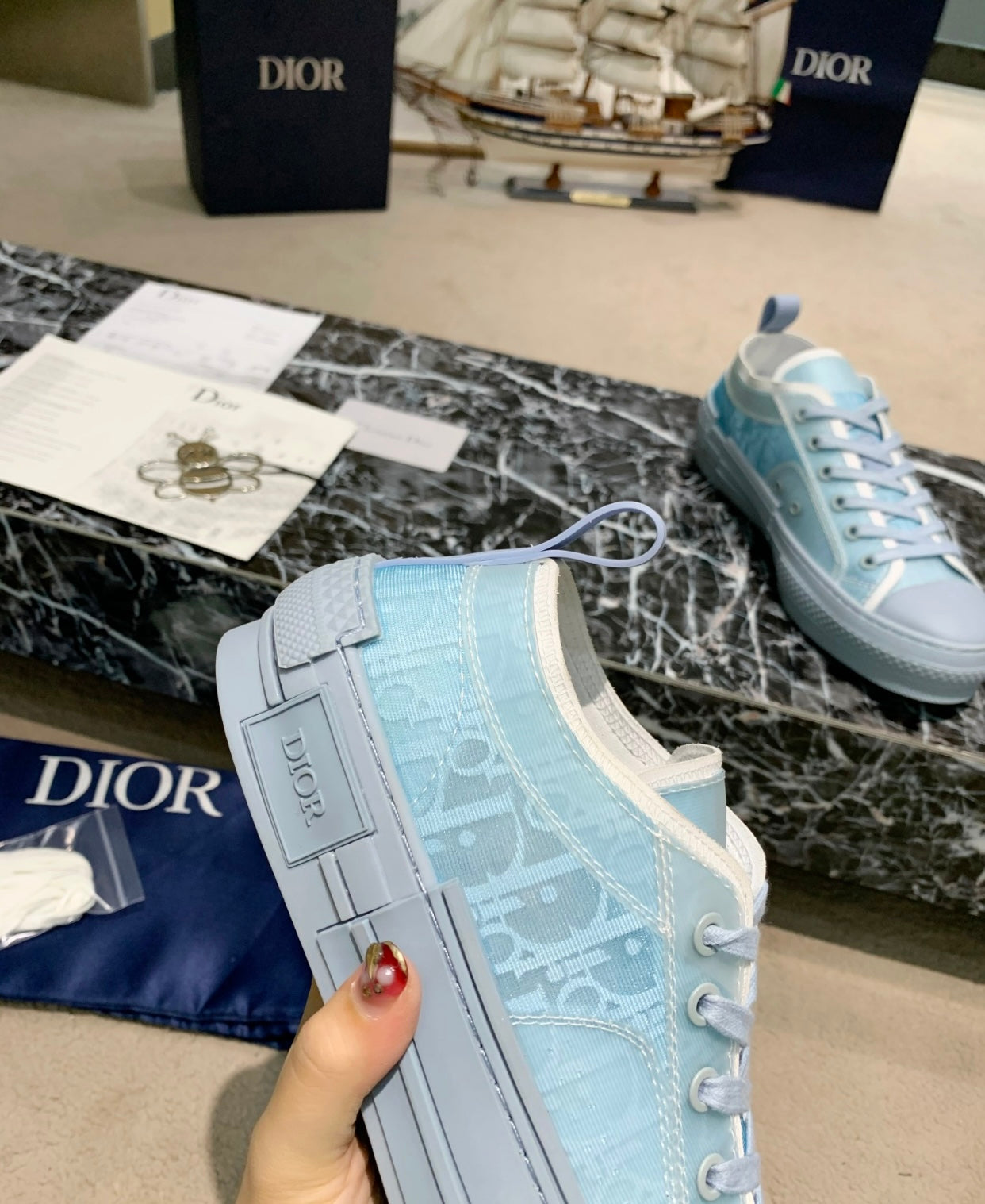 B23 Sneaker