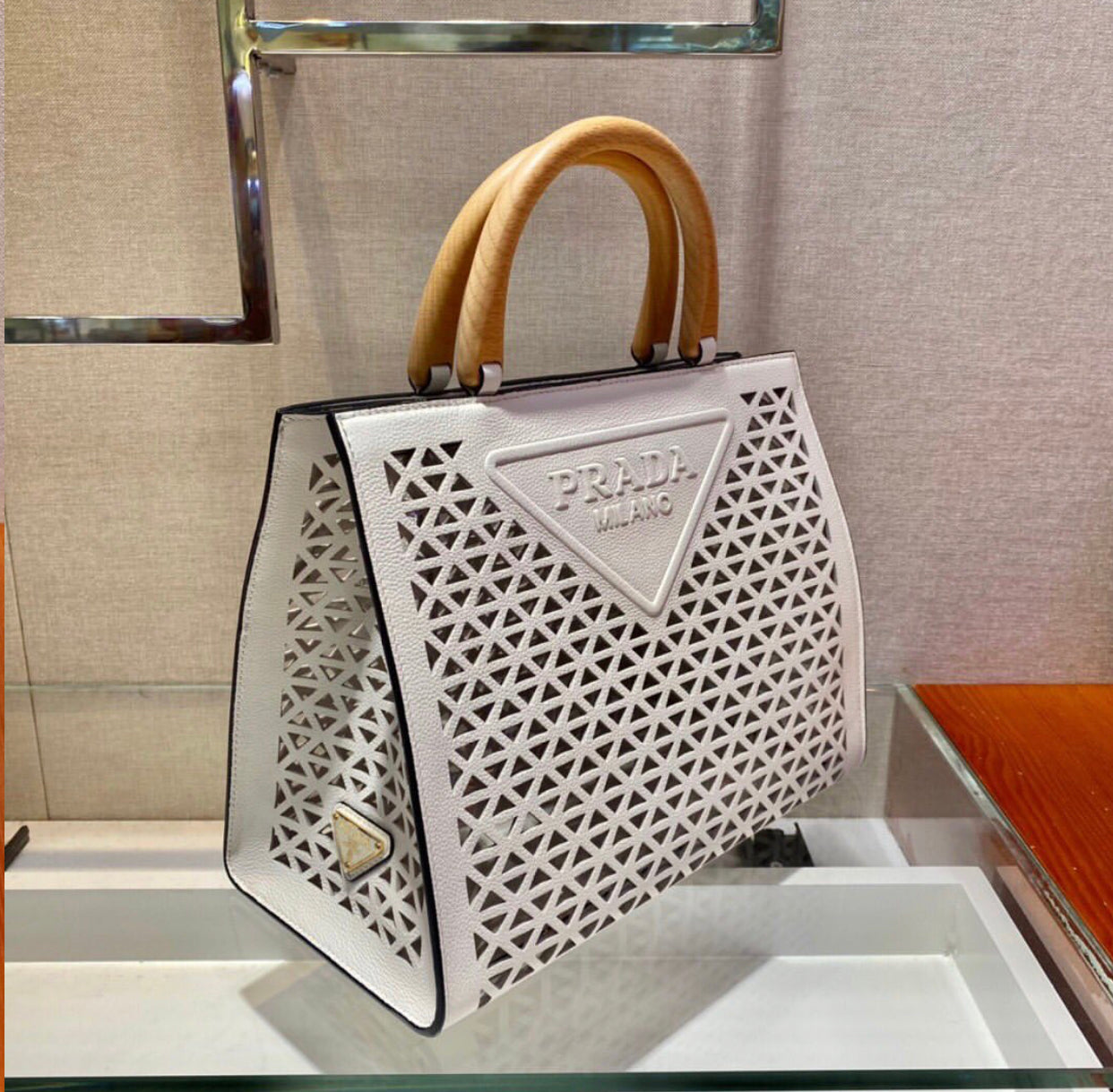 Cut Out Shopper