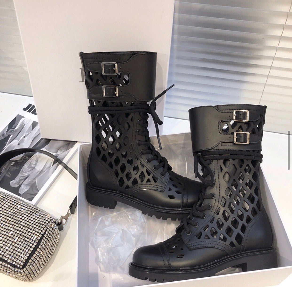 D Trap Boots