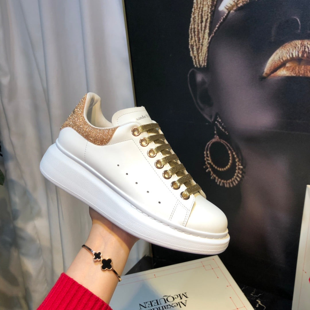 Oversized Sneaker Gold Glitter