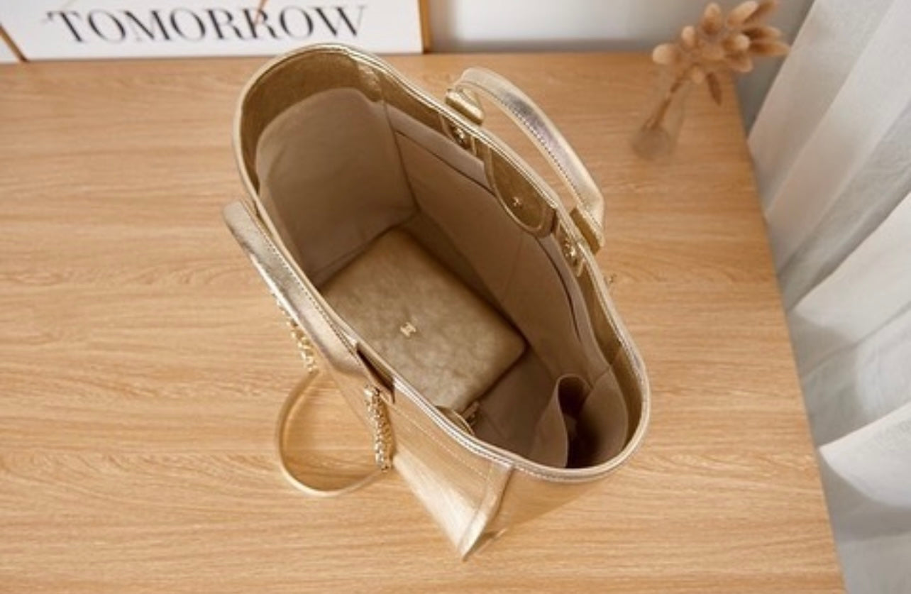 Deauville Leather Tote