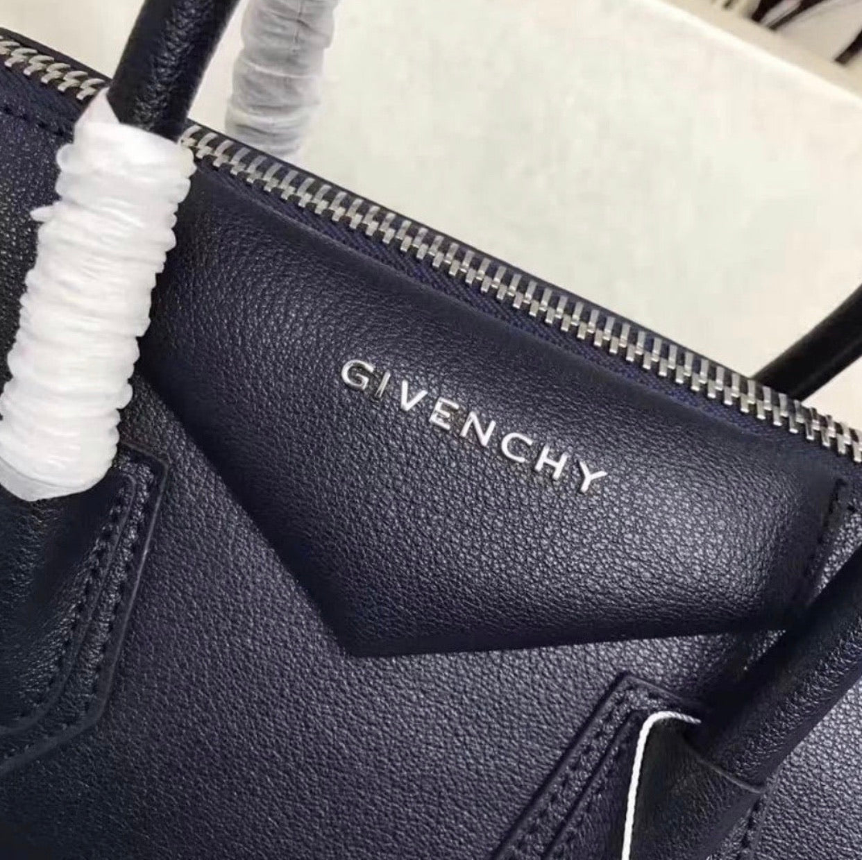 Antigona Grained Leather